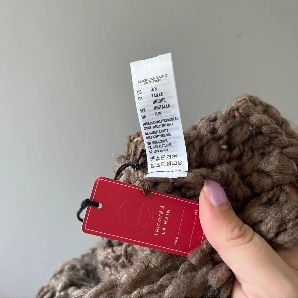 American Eagle Outfitters bundles cowl
